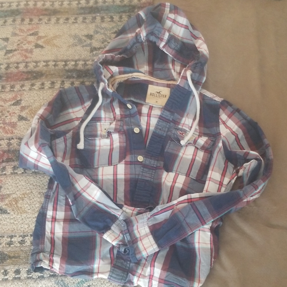 Hooded shirt